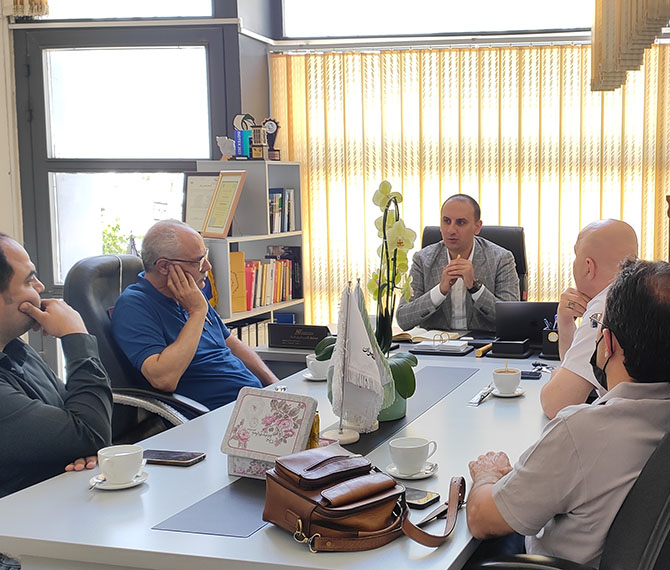 جلسه مشاوره در شرکت فناوری های پیشرفته آسیا